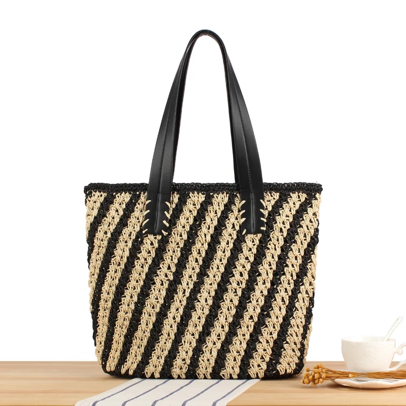 Handtasche mit elegantem Streifenmuster und robusten Ledergriffen Skanto