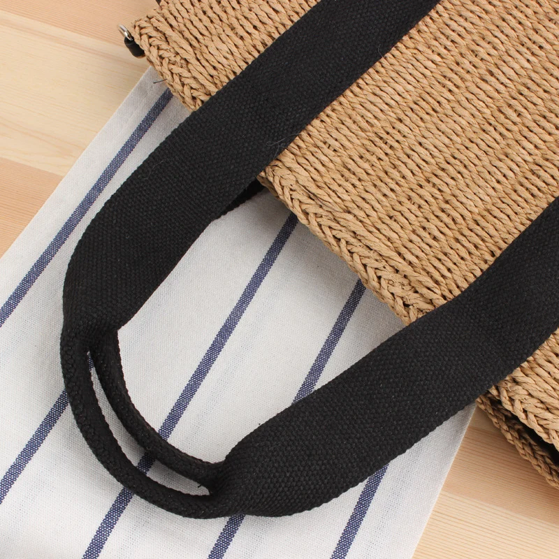 Elegante gewebte Handtasche mit kontrastierenden Riemen Skanto