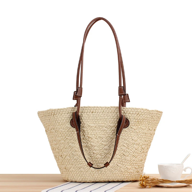 Geflochtene Strandtasche mit eleganten Ledergriffen Skanto