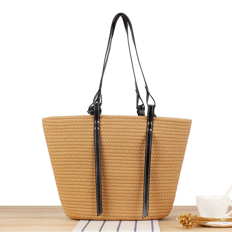 Geflochtene Strandtasche mit eleganten Kunstledergriffen Skanto