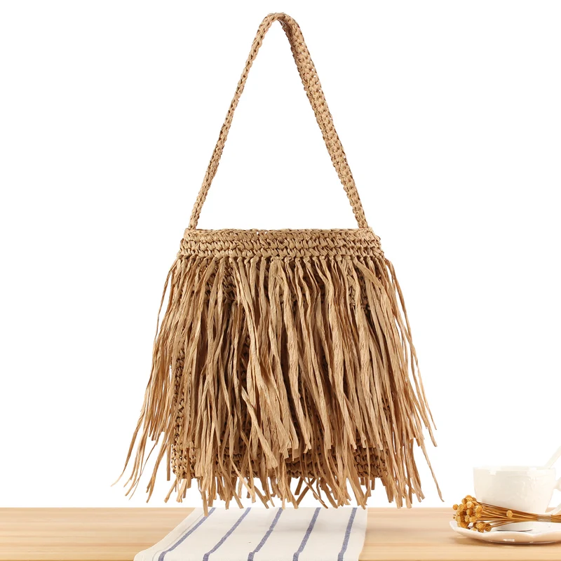 Geflochtene Sommerhandtasche mit Fransen-Design Skanto