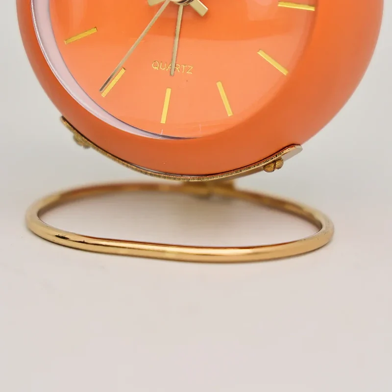 Minimalistische skandinavische Tischuhr mit leisem Quarzwerk | Skanto