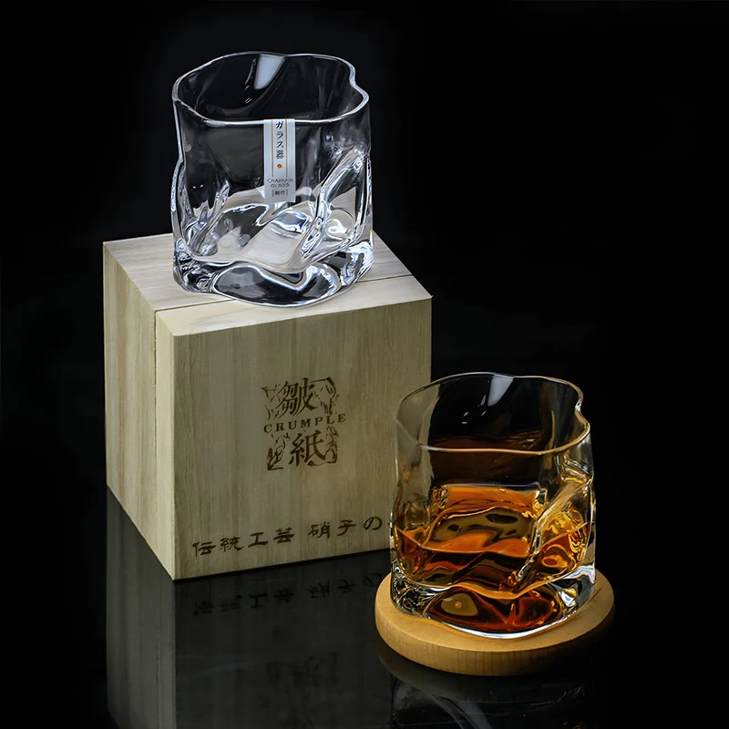 Whiskyglas im Edo-Kiriko-Stil – Handgeschliffen mit einzigartigem Wirbeldesign