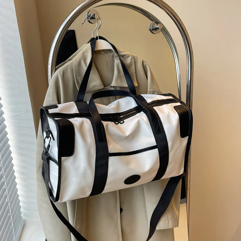 Sportliche Freizeit-Reisetasche aus strapazierfähigem Material mit verstellbarem Schultergurt Skanto