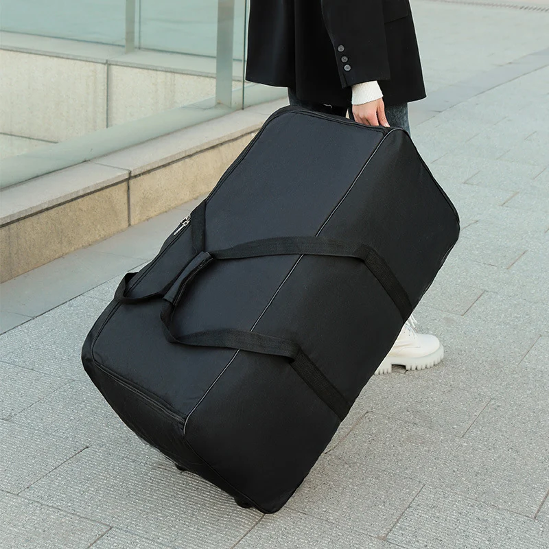 Geräumige Reisetasche mit robustem Design und praktischen Rollen Skanto