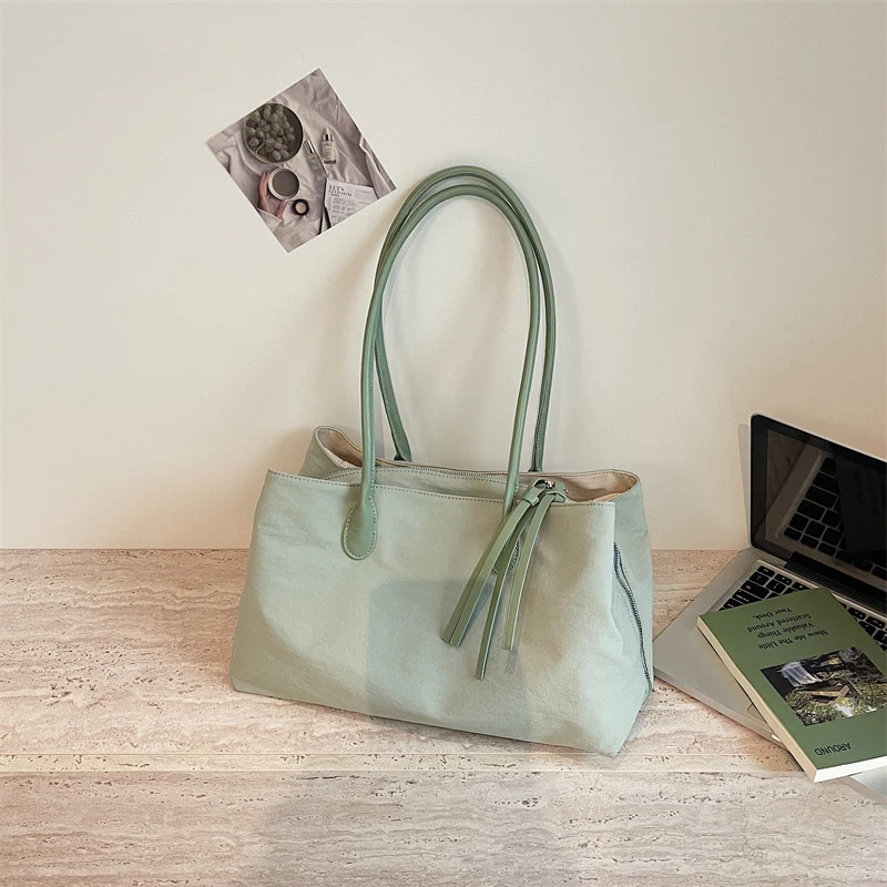Elegante Handtasche mit Reißverschluss und praktischen Innentaschen Skanto