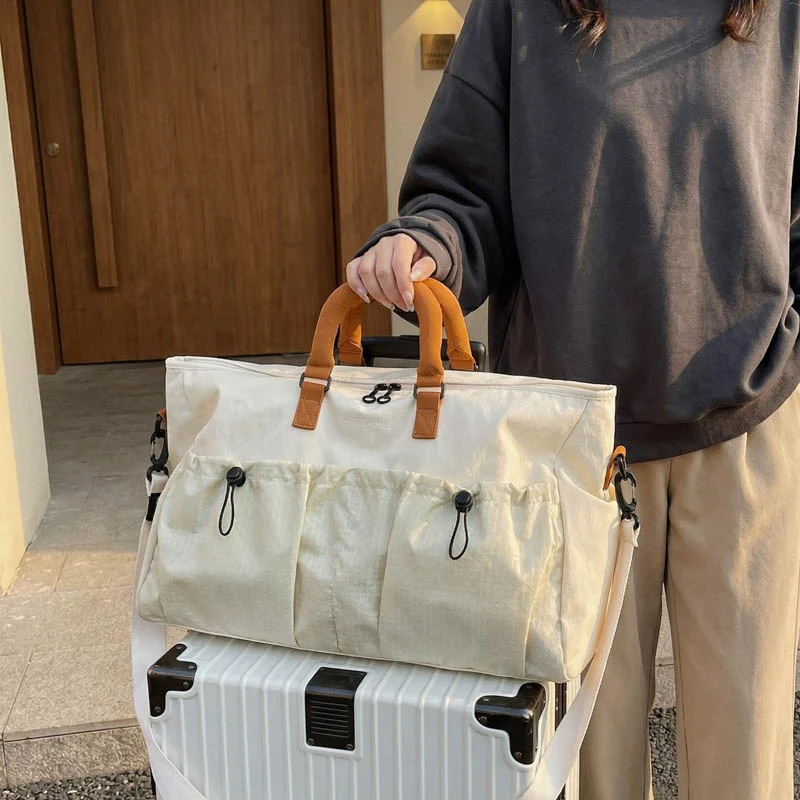 Handtasche im urbanen Design mit vielseitigen Fächern Skanto