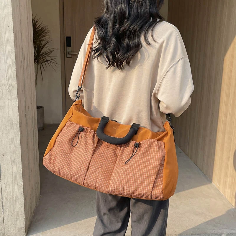 Handtasche im urbanen Design mit vielseitigen Fächern Skanto