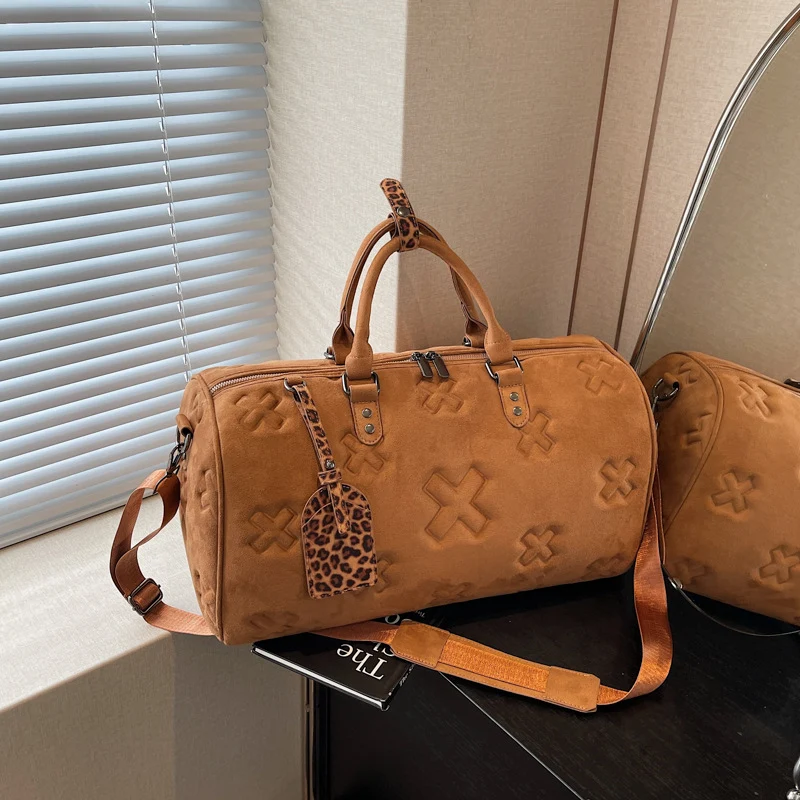 Sportliche Reisetasche mit trendigem Design und praktischen Fächern Skanto