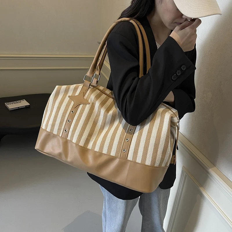 Elegante Sport-Reisetasche mit strukturiertem Obermaterial und robusten Tragegurten Skanto